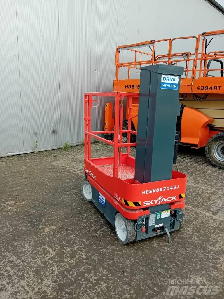 SkyJack SJ 16 Vertical mast lifts