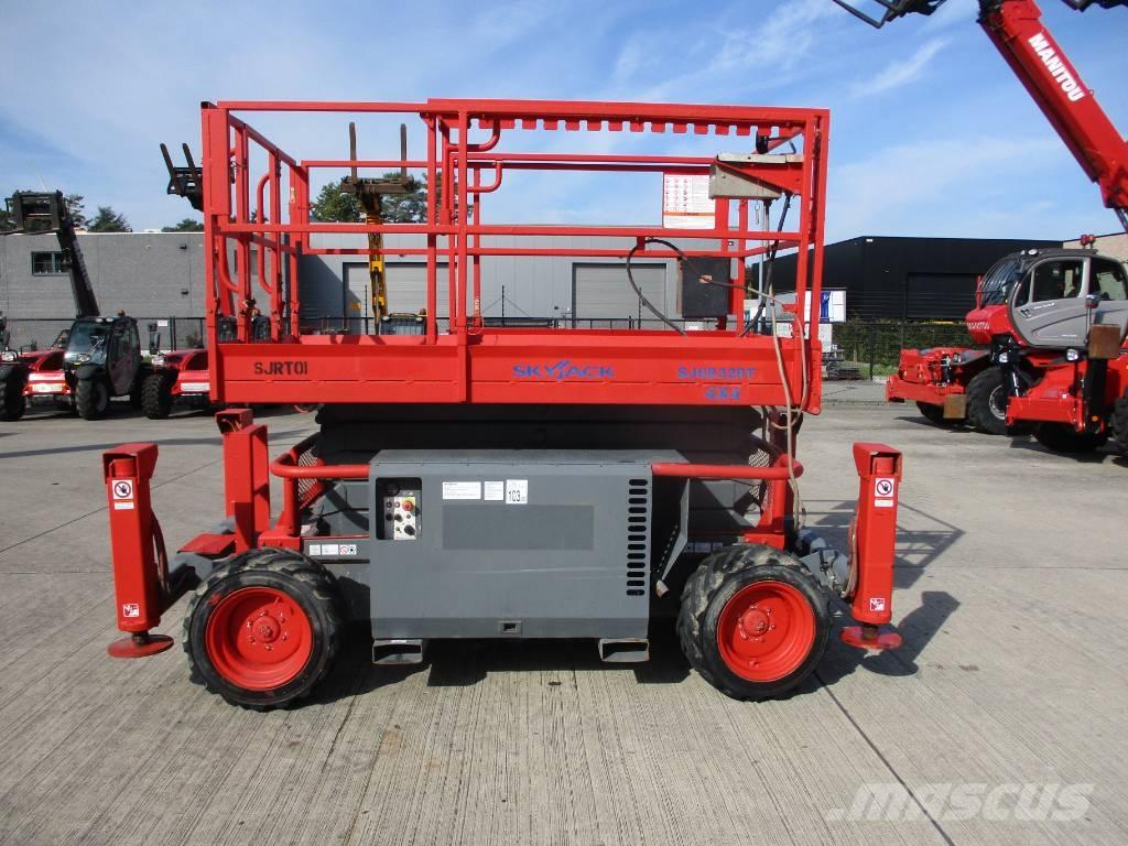SkyJack SJ 6832 RT Scissor lifts