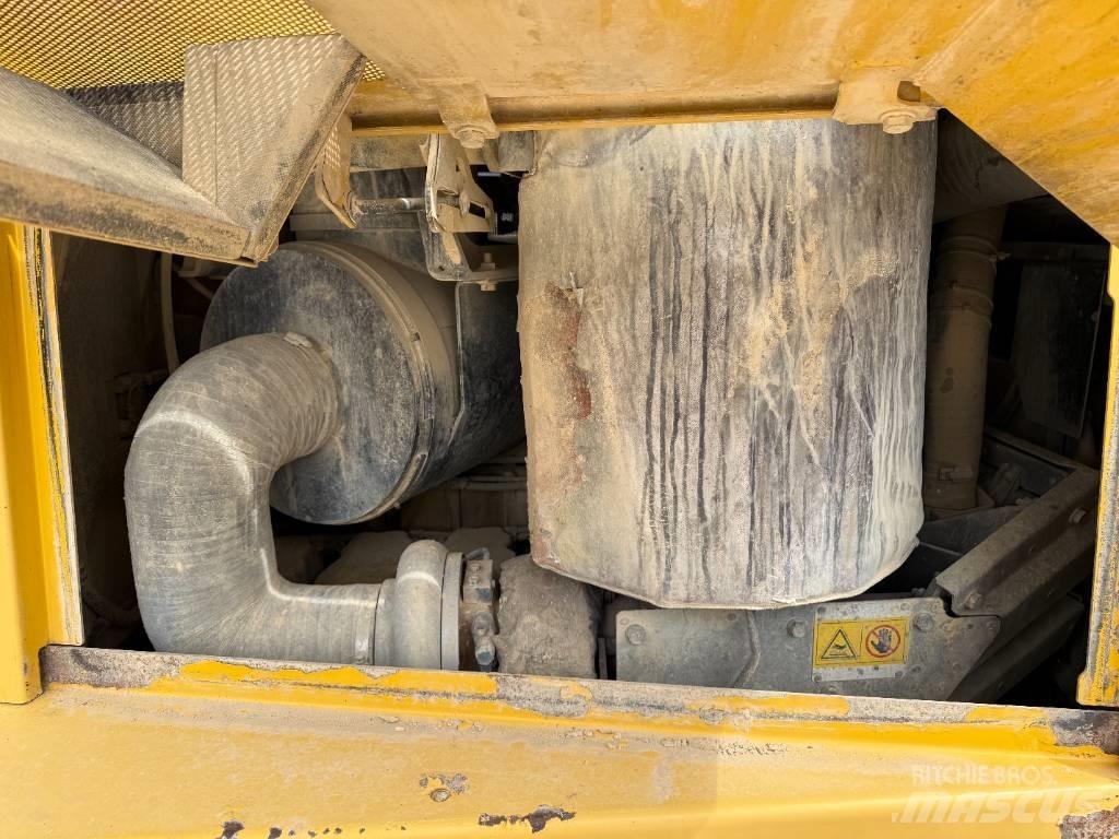 Komatsu D 155 AX-6 Crawler dozers