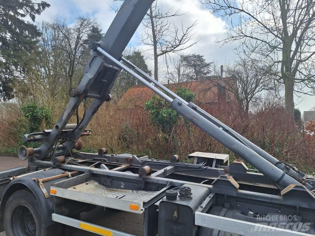 Renault 210 Containerframe/Skiploader trucks