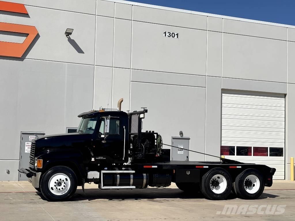 Mack CHU 613 Recovery vehicles