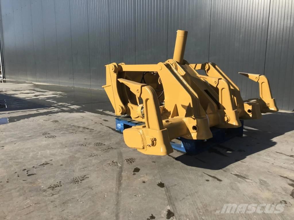 CAT 130G Scarifiers