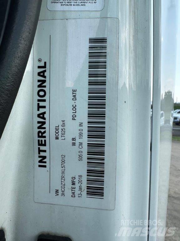 International LT Truck Tractor Units