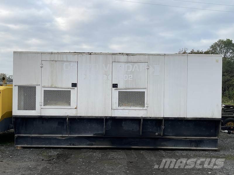 CAT C 18 - 700 Diesel Generators