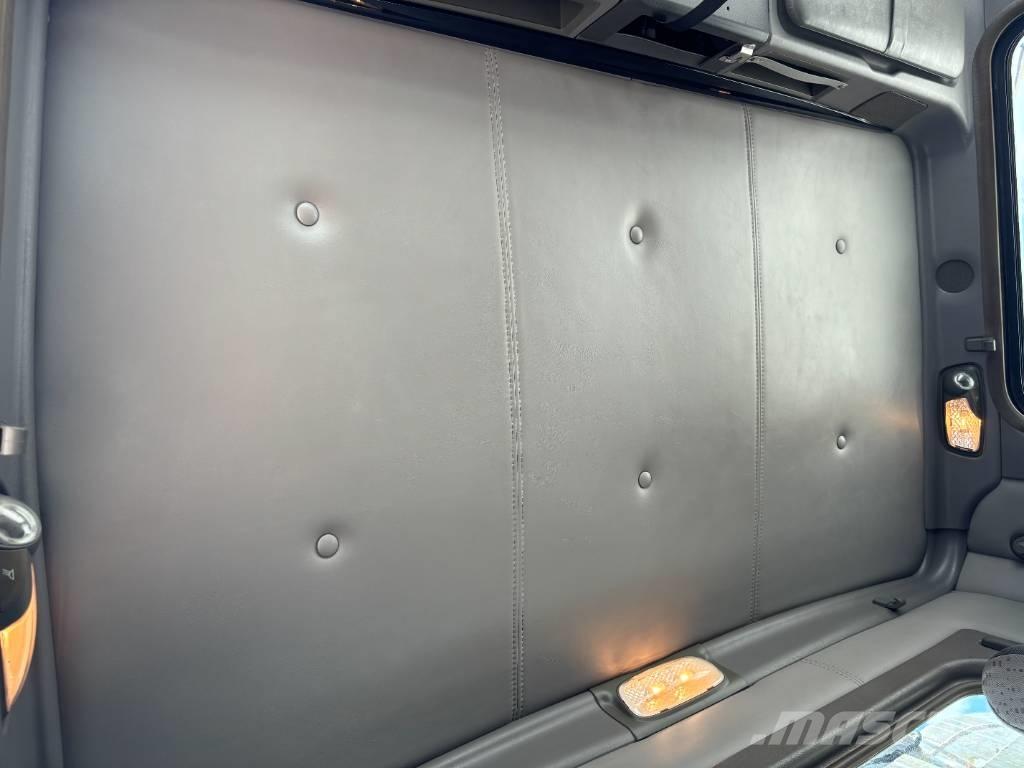 Kenworth T 800 Truck Tractor Units
