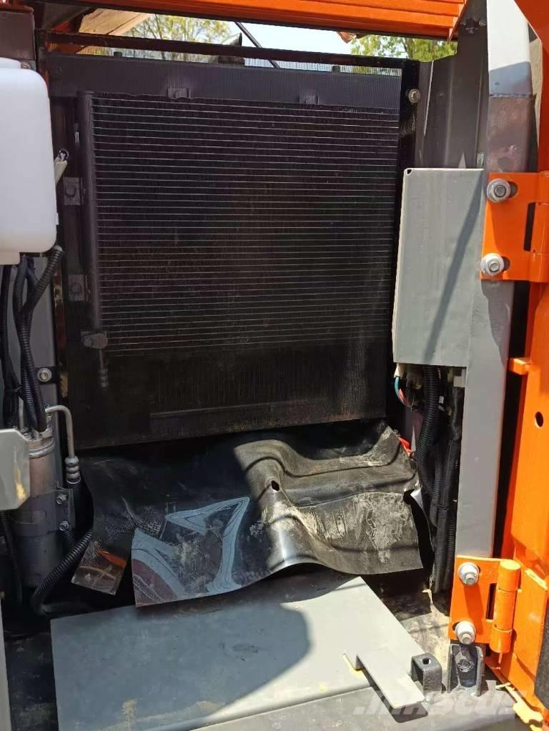 Hitachi ZX 70 Midi excavators  7t - 12t