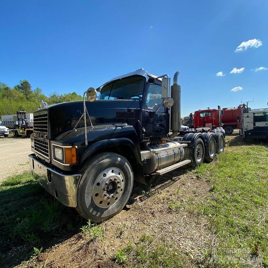 Mack CHN613 Truck Tractor Units