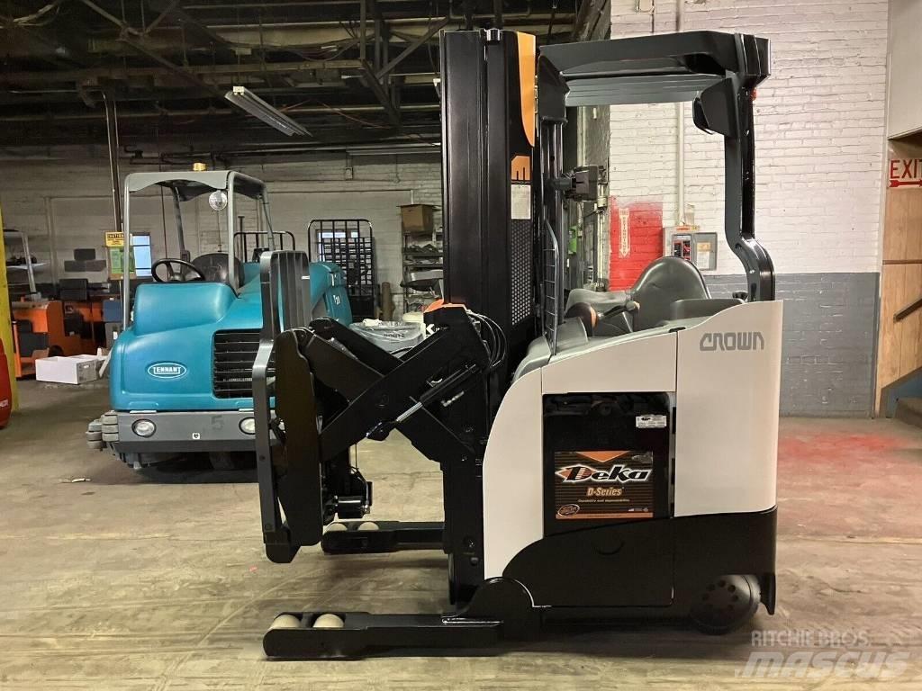 Crown RM6025-45 Reach truck