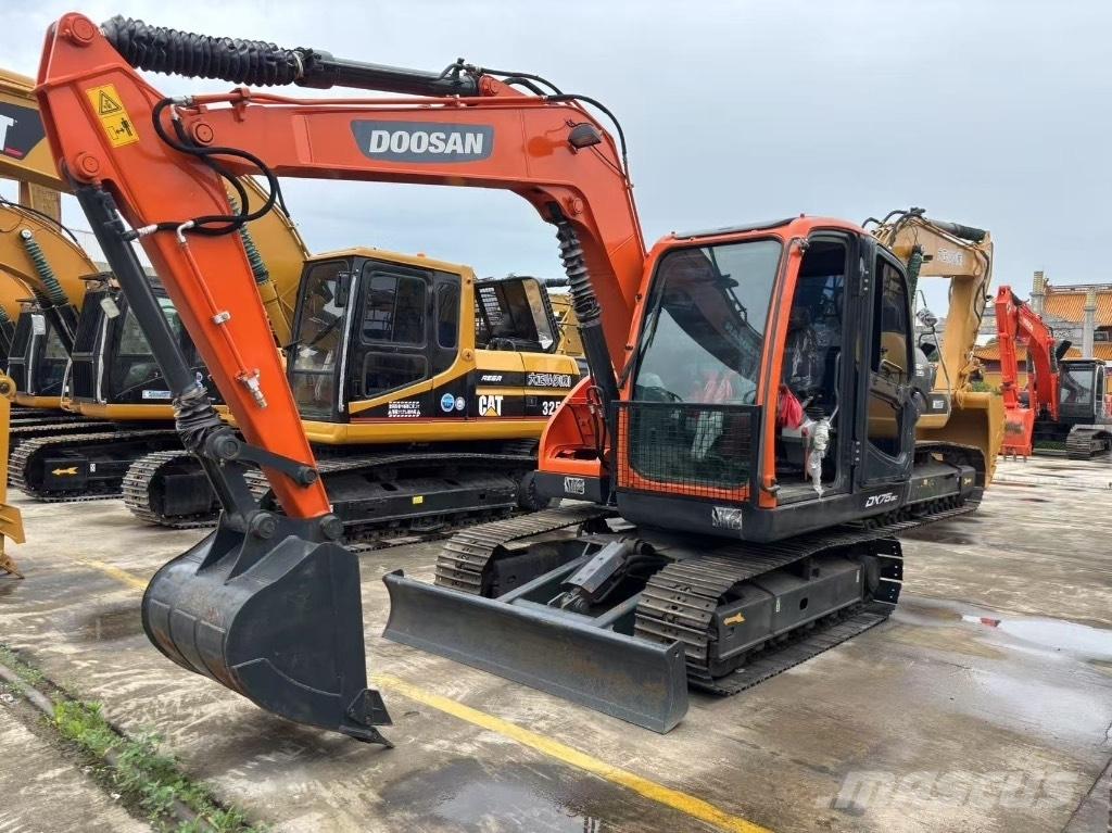 Doosan DX 75-9 Mini excavators < 7t