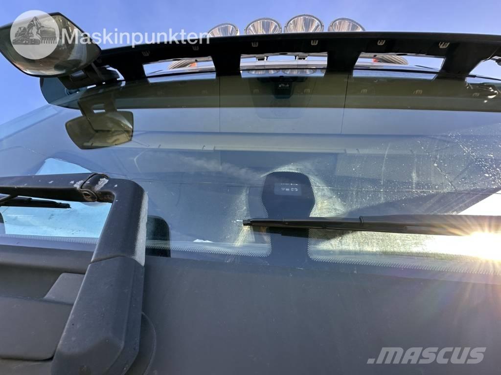 Volvo FH 6*2 Hook lift trucks