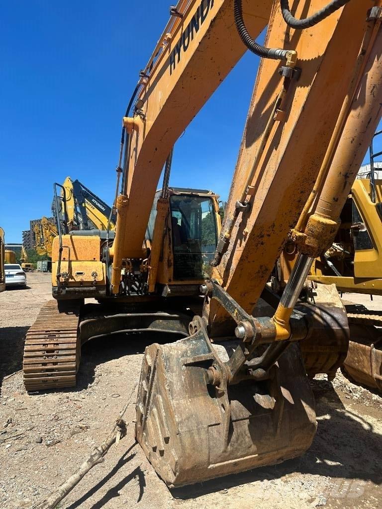 Hyundai 220LC-9S Midi excavators  7t - 12t
