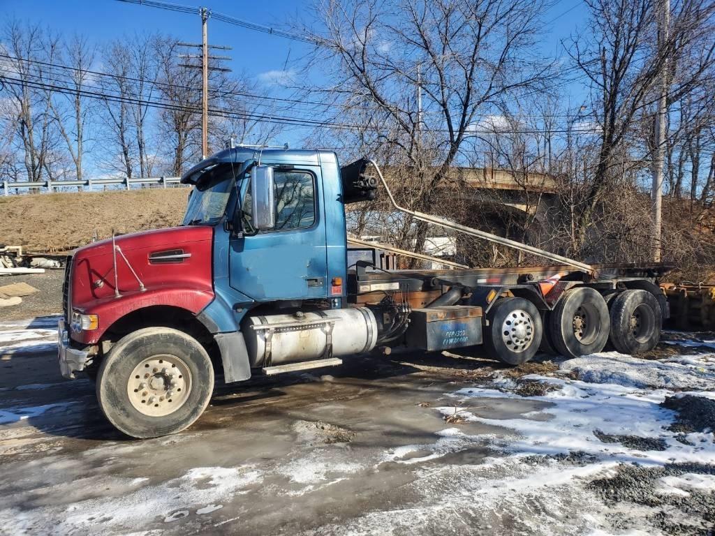 Volvo VHD84F Demountable trucks
