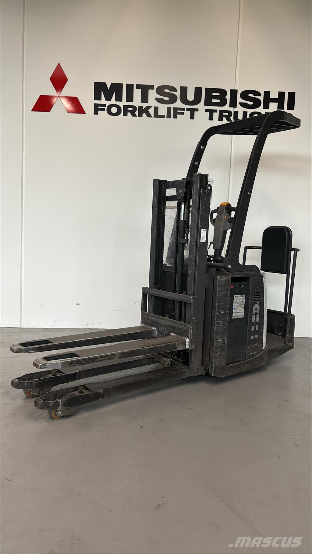 Atlet PDP200 Self propelled stackers