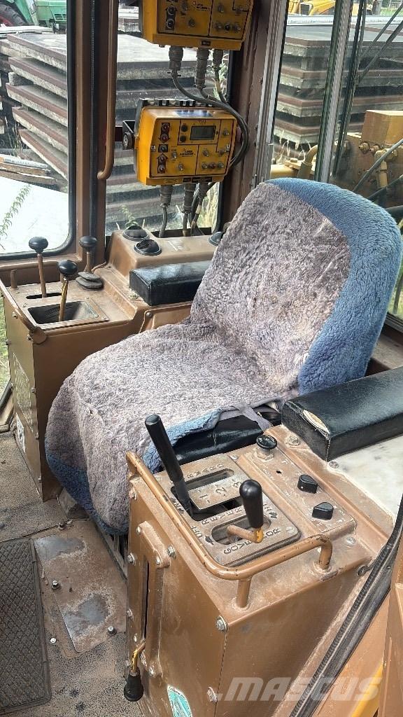 CAT D 4 C Crawler dozers