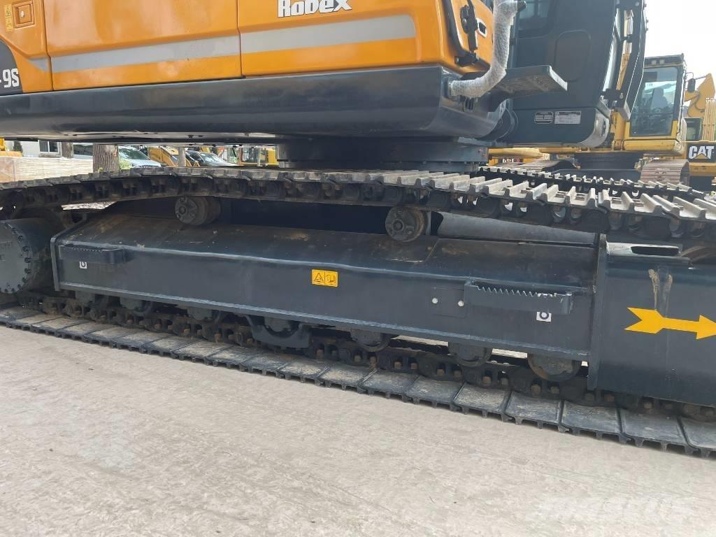 Hyundai 220LC-9S Midi excavators  7t - 12t
