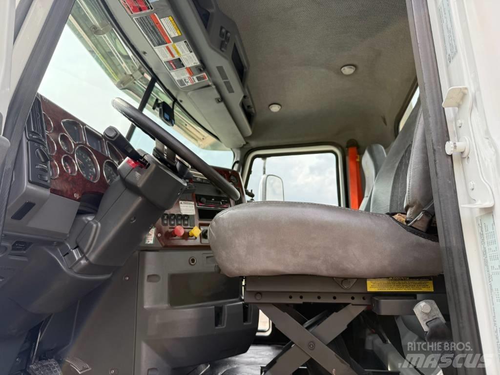 Mack CXU 613 Truck Tractor Units