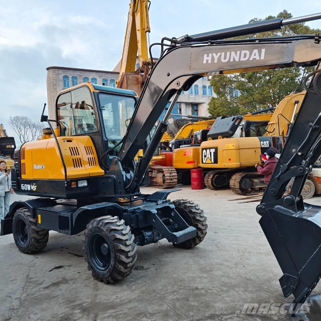 Hyundai 60 W VS Wheeled excavators
