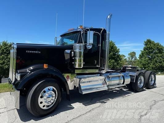Kenworth W 900 Truck Tractor Units