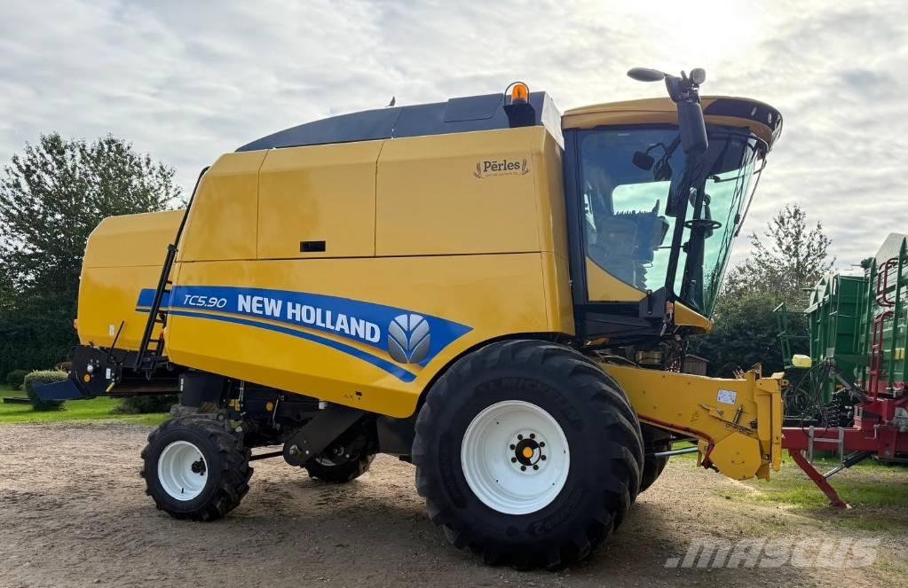 New Holland TC 5.90 Combine harvesters