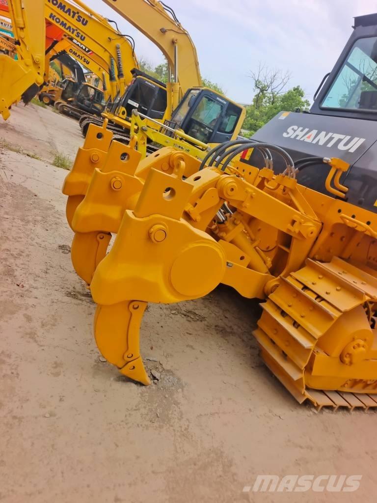 Shantui SD 22 Crawler dozers