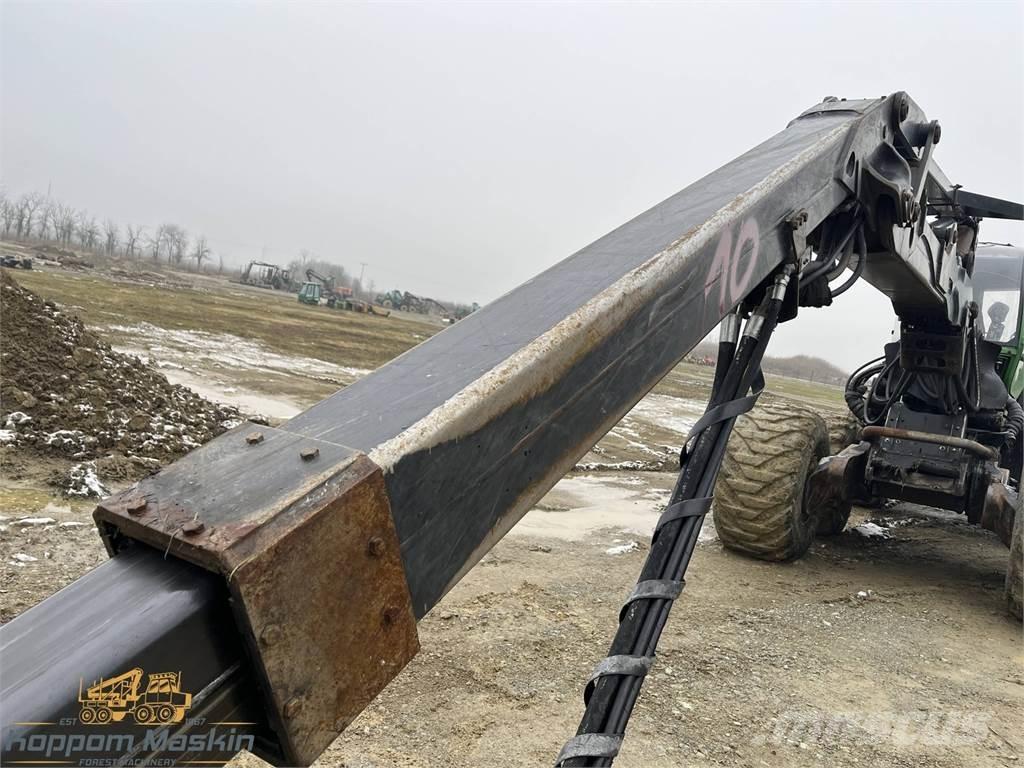 John Deere CH811 Harvester cranes