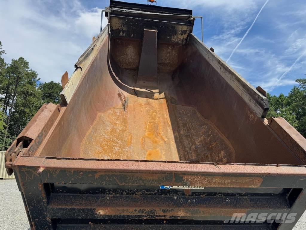 Freightliner 114 SD Tipper trucks