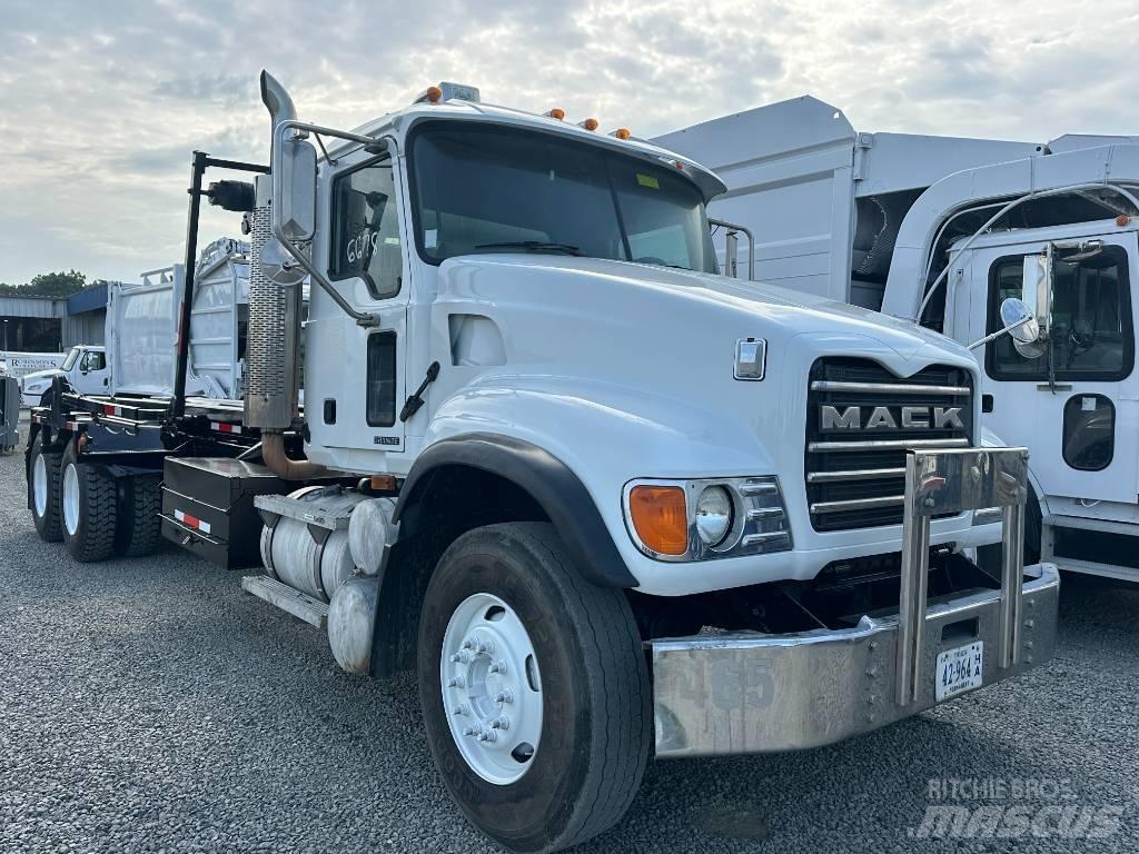 Mack CV 713 Demountable trucks