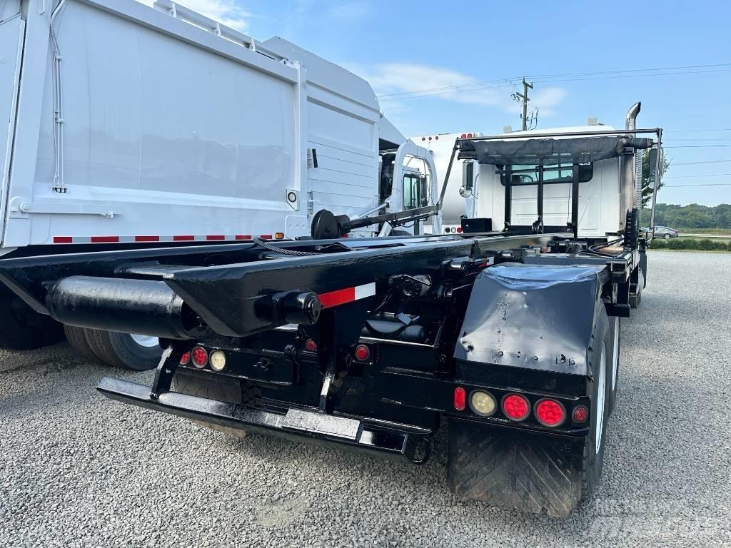 Mack CV 713 Demountable trucks