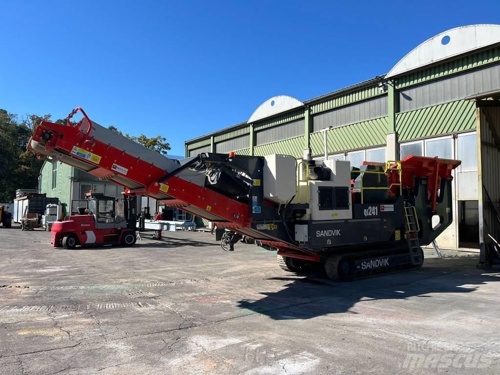 Sandvik QJ 241 Mobile crushers