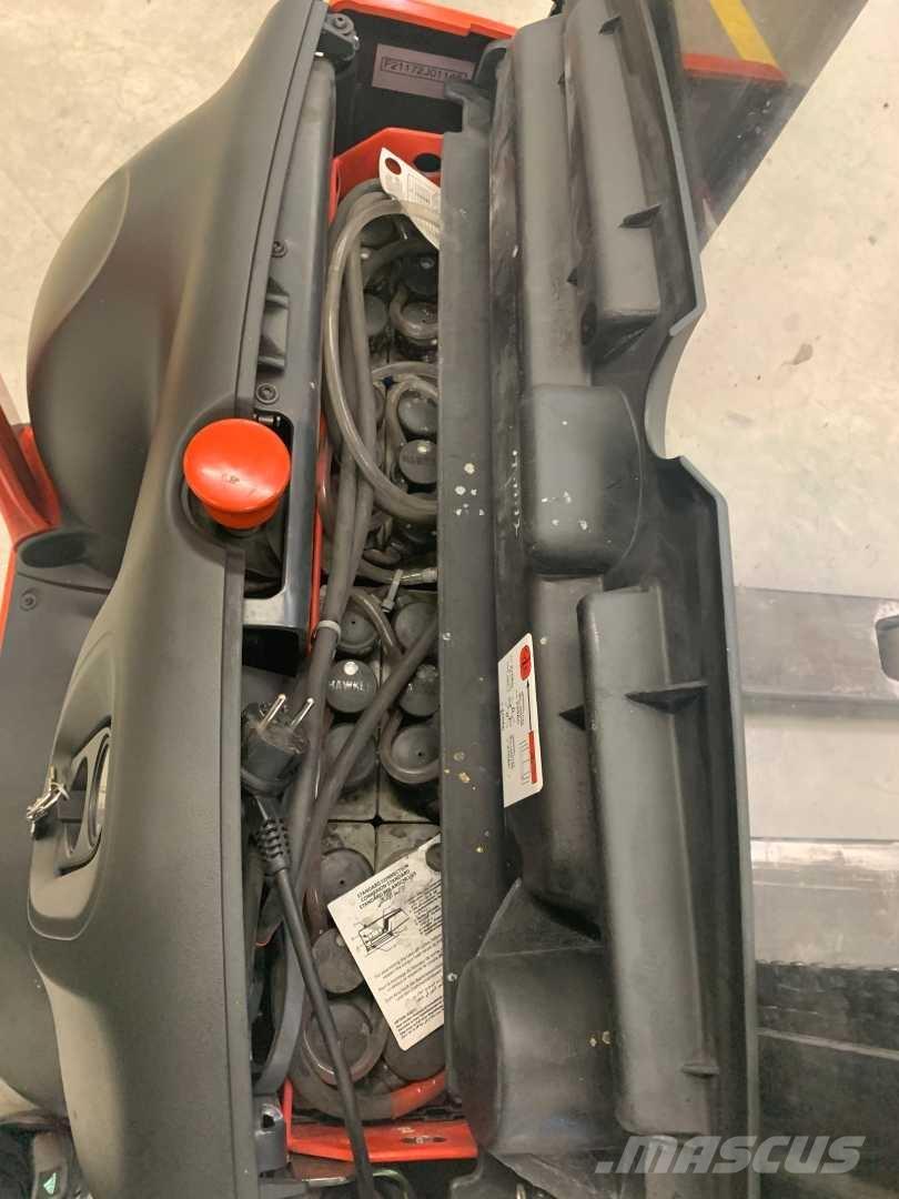 Linde L12 Pedestrian stacker