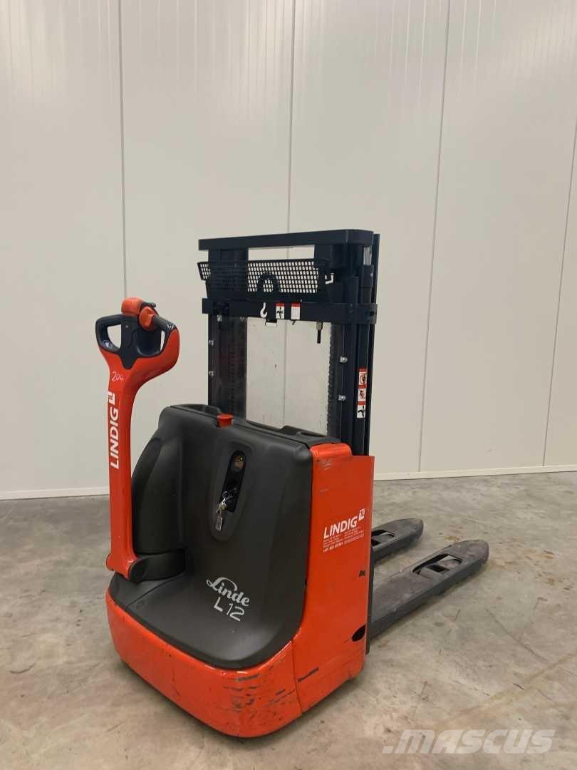 Linde L12 Pedestrian stacker
