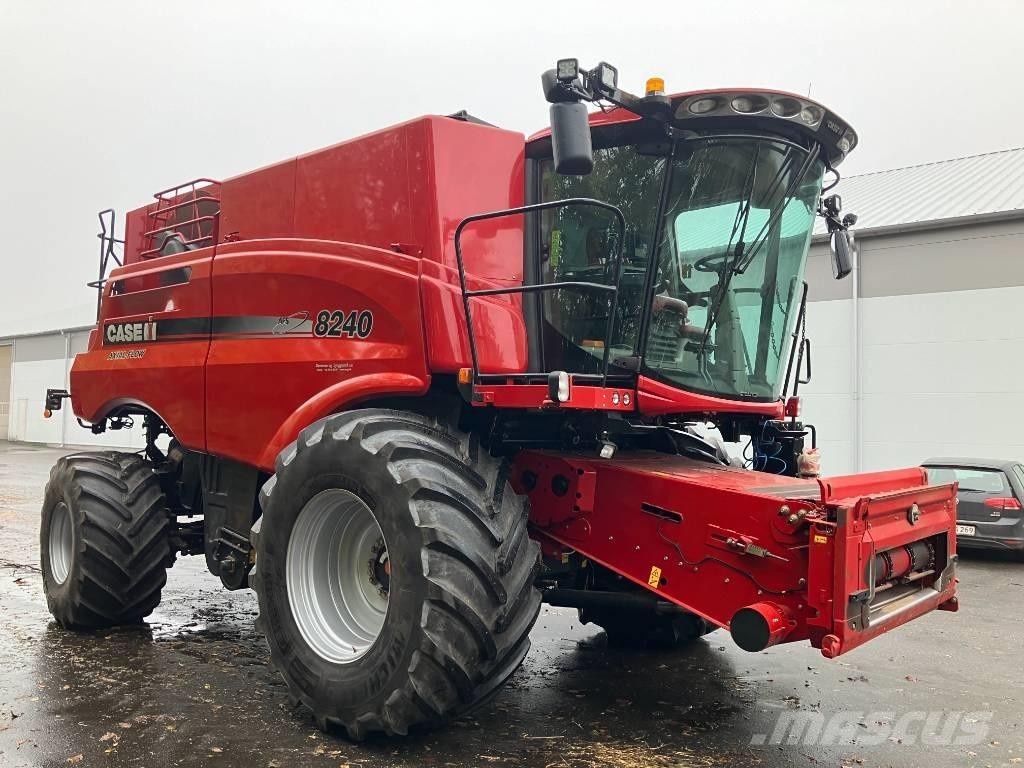 Case IH Axial 8240 Combine harvesters