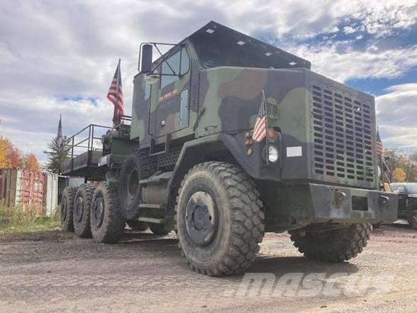 Oshkosh M1070 Truck Tractor Units