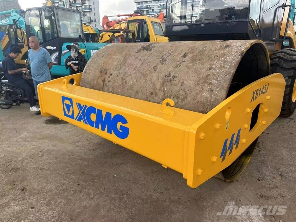 XCMG XS 143 Single drum rollers