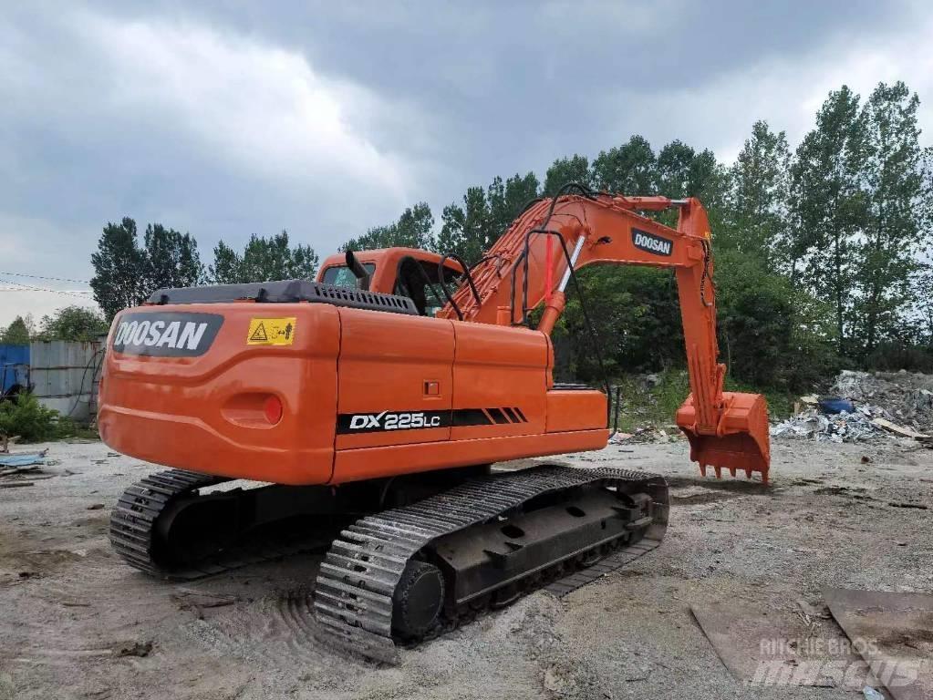 Doosan DX 225 LC Crawler excavators