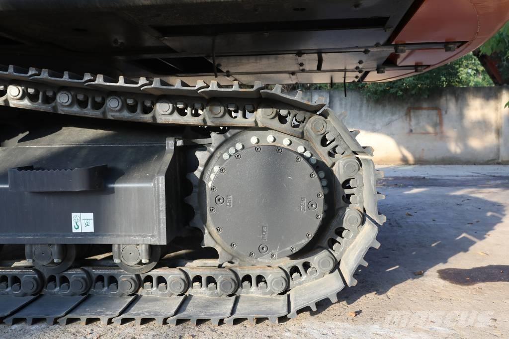 Develon DX 205 Midi excavators  7t - 12t