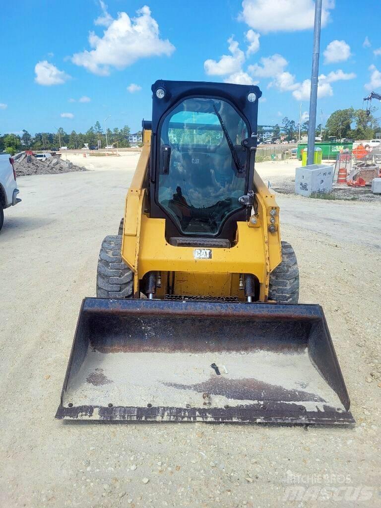 CAT 242 D Skid steer loaders