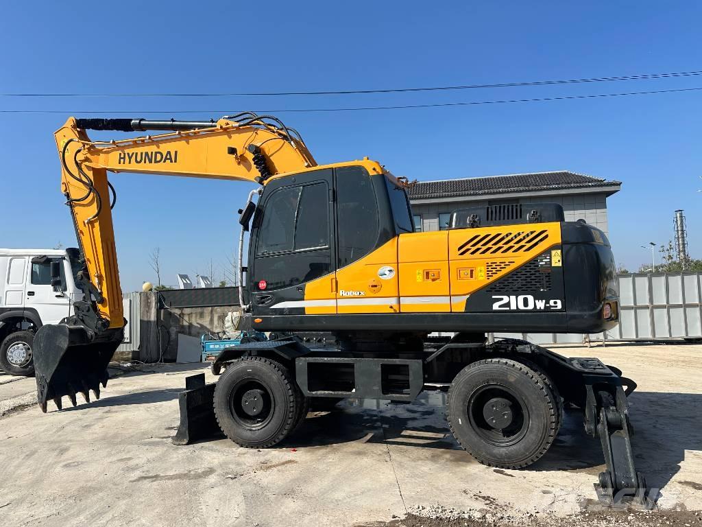Hyundai R210W-9 Wheeled excavators