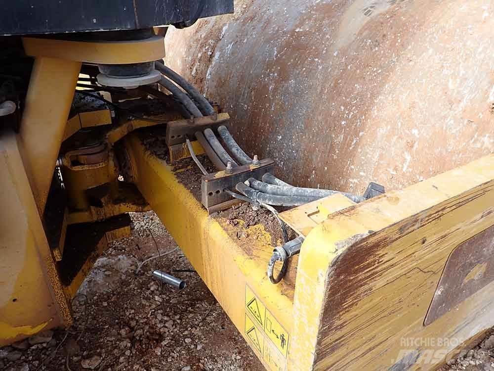 CAT CS64B Vibrator compactors
