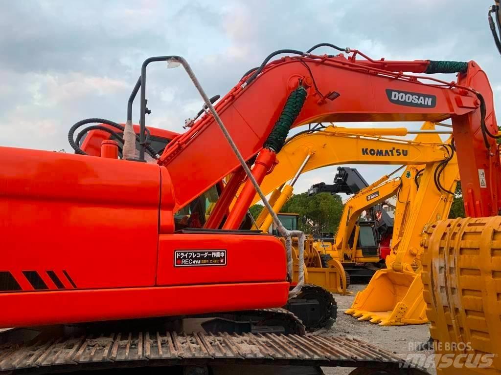 Doosan DX 225 LC Crawler excavators
