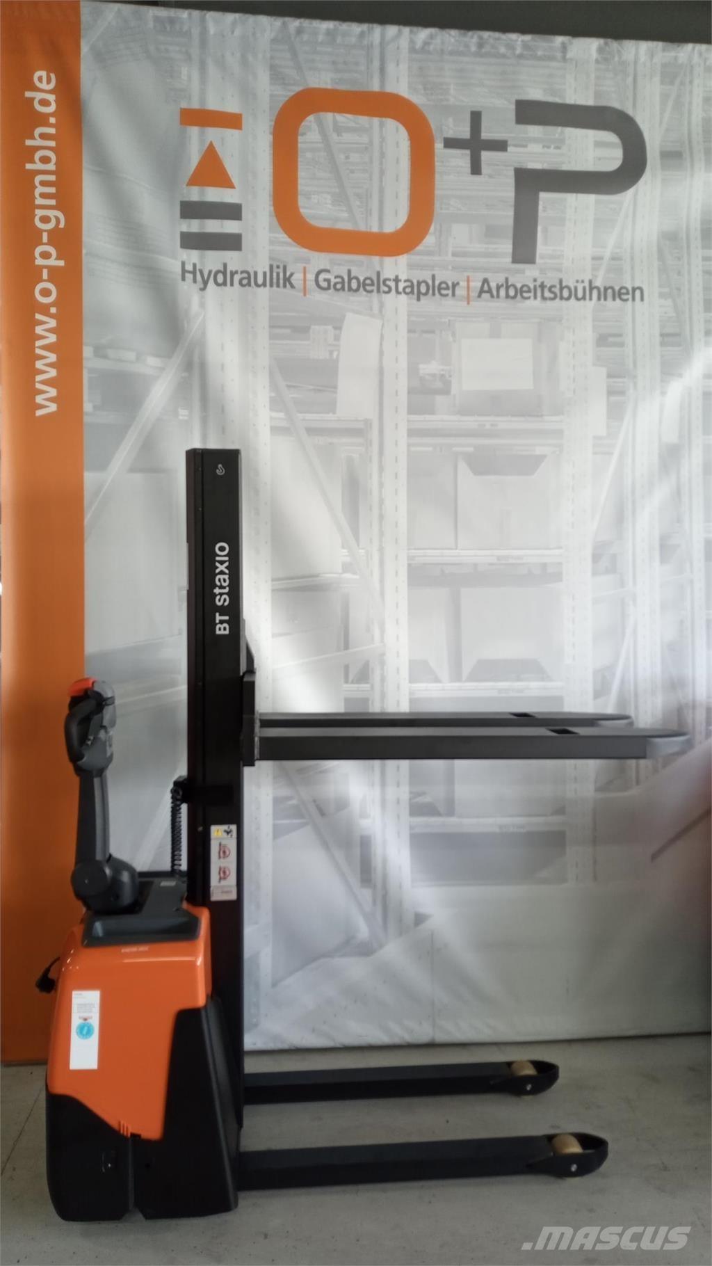 Toyota HWE100 Self propelled stackers