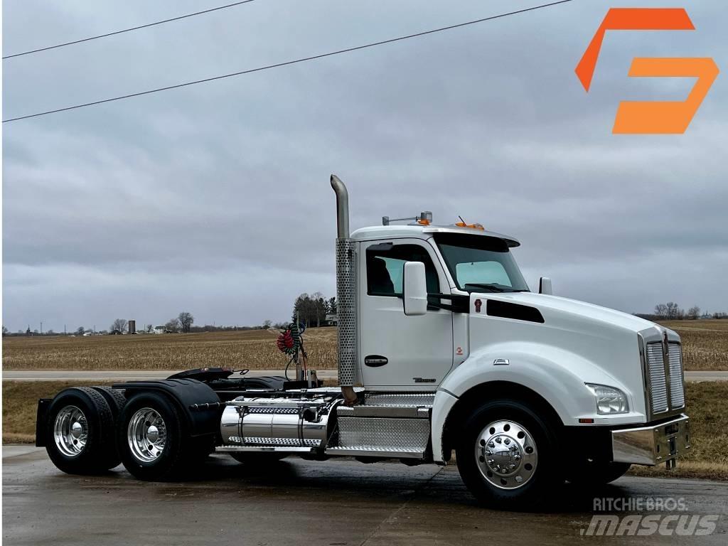 Kenworth T 880 Truck Tractor Units