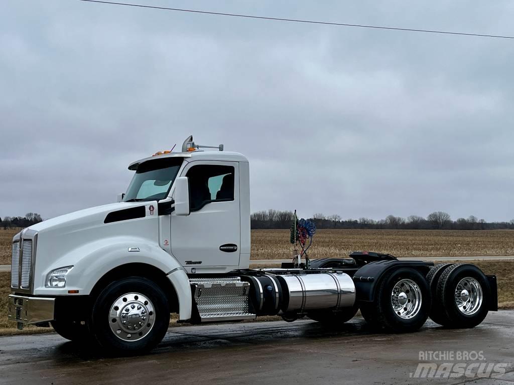Kenworth T 880 Truck Tractor Units