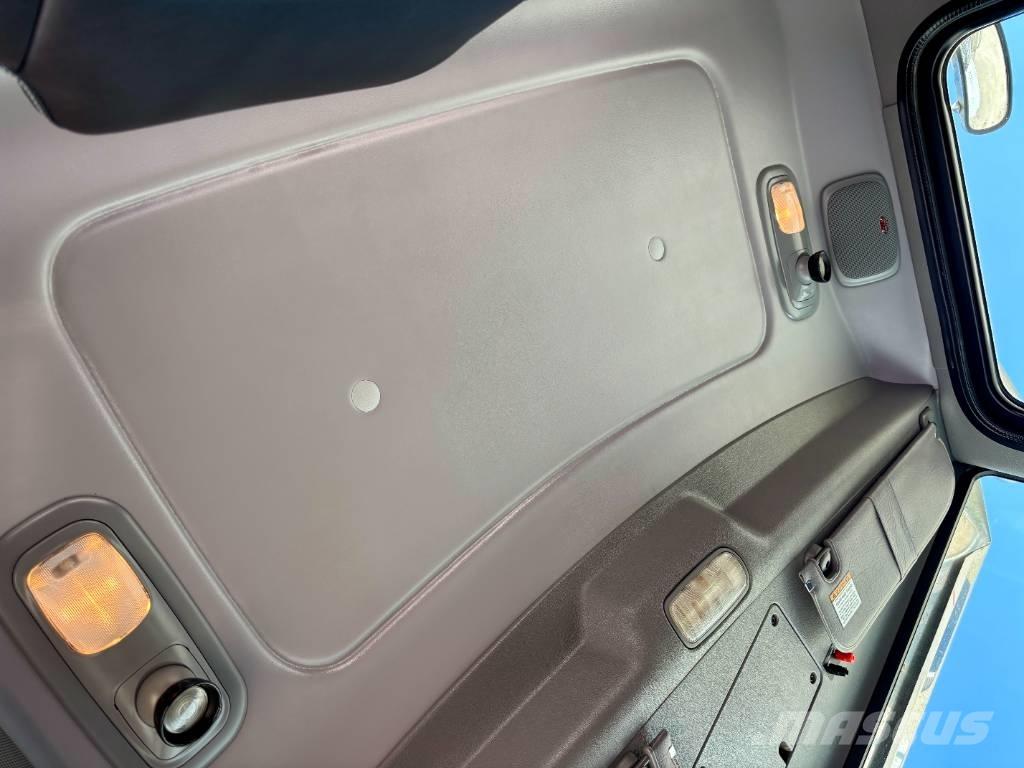 Peterbilt 389 Truck Tractor Units