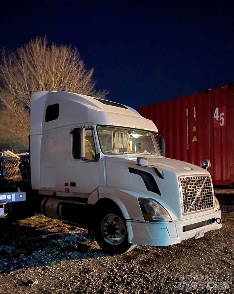 Volvo VNL 42 670 Truck Tractor Units