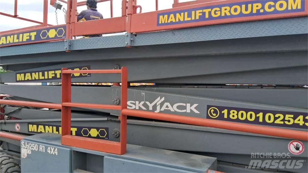 SkyJack 9250RT Scissor lifts