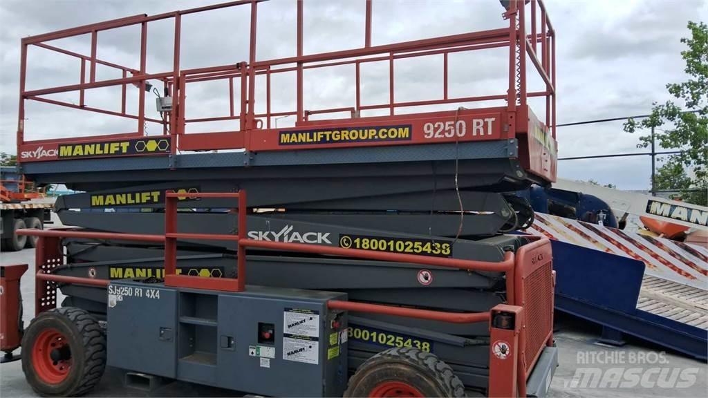 SkyJack 9250RT Scissor lifts