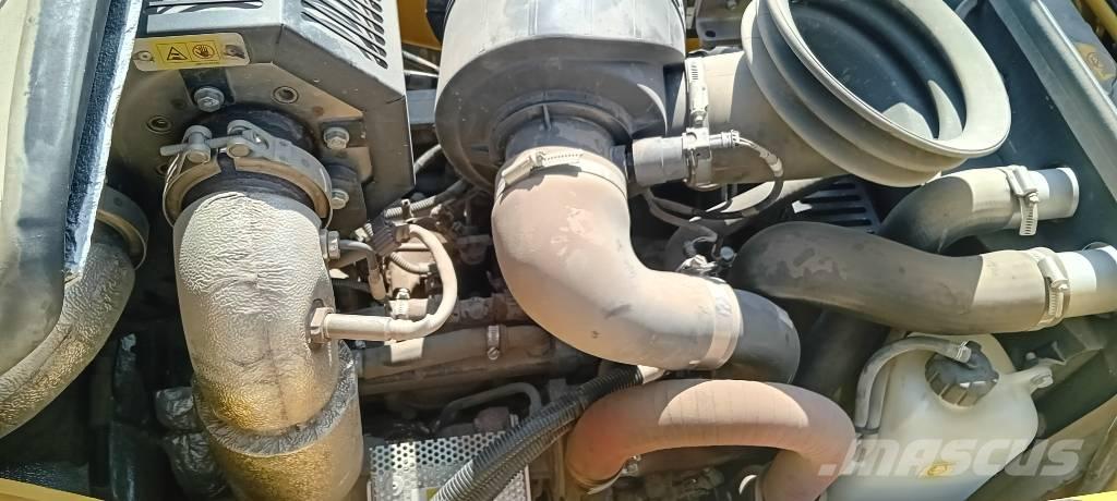 Komatsu WB 93 S-8 TLB's