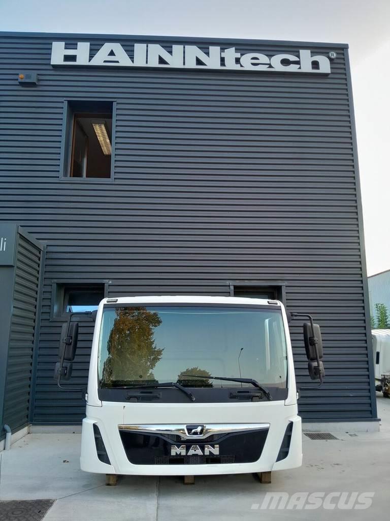 MAN DAY CAB Cabins and interior