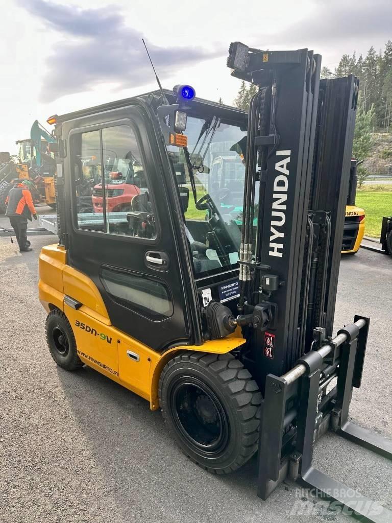 Hyundai 35DN-9V Diesel trucks